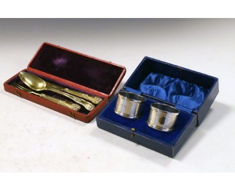 Pair of George V engine turned silver napkin rings, Birmingham 1927, together with a George IV/William IV silver gilt three p