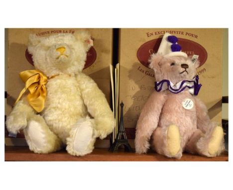 Two Steiff collectors bears, Teddy Clown 1926 replica and a growler bear with gold ribbon, boxed   Condition: 