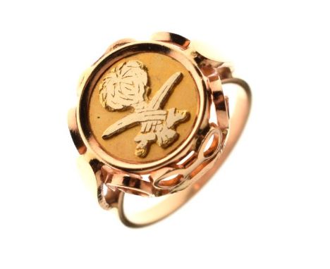 Ring set Saudi Arabia emblem of two crossed swords, the shank stamped 0.750, size P, 5.5g approx   Condition: 