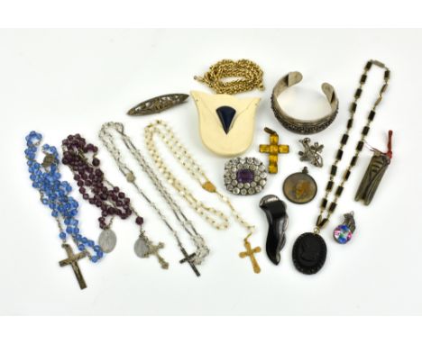 A small collection of vintage costume jewellery.