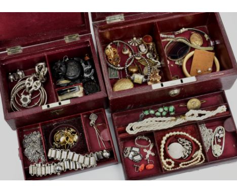 A collection of antique and vintage silver, costume and mourning jewellery, including a silver flirtation pendant mirror; thr