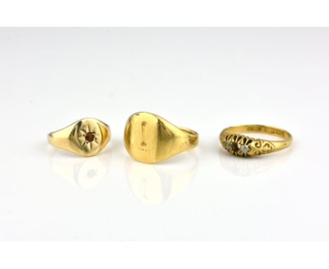 Two 18ct gold antique rings, comprising a Victorian signet ring with crest, Birm. 1864, size O; and a Victorian diamond ring,