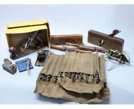 A quantity of vintage woodworking tools including Stanley no 4 plane