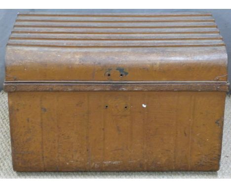 A metal trunk, H49 x W74cm&nbsp;