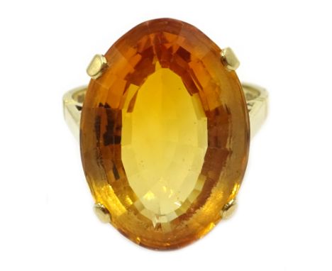 18ct gold faceted oval citrine ring, hallmarked Condition Report Approx 8.6gm, size Q, cirtrine = 21mm x 15mm 