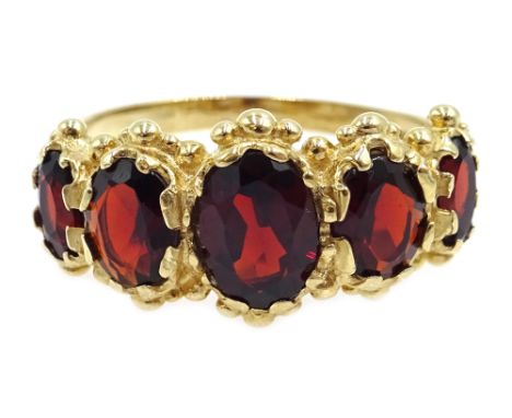 Five stone garnet ring hallmarked 9ct Condition Report size M-N3.3gm