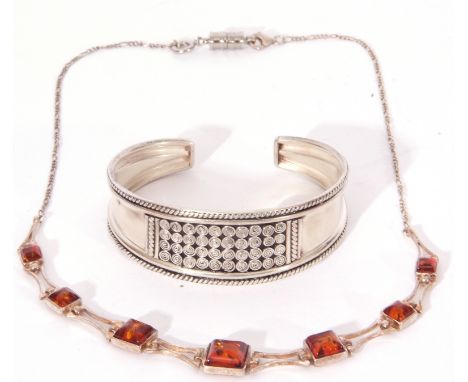 Mixed Lot: white metal torc bangle stamped 925, together with a modern amber necklace stamped 925 (2)