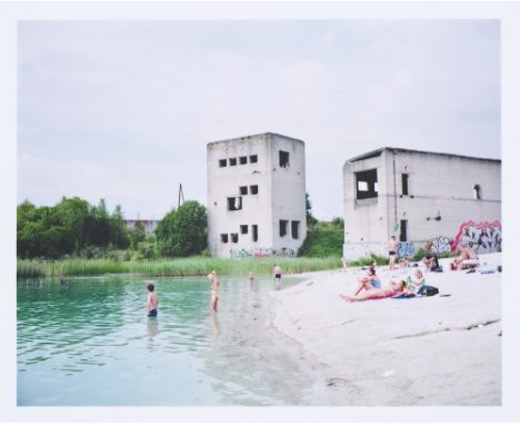 Rafal Milach (1978 Gliwicach, Polen)Rummu, Estonia. August 2016. Späterer Abzug. Digitaler C-Print auf Photopapier. 15 x 15 c