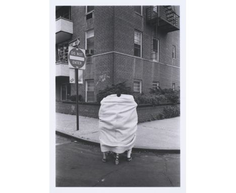 Susan Meiselas (1948 Baltimore, USA)Returning home from Manhattan Beach. Littly Italy, New York, USA. 1978. Späterer Abzug na