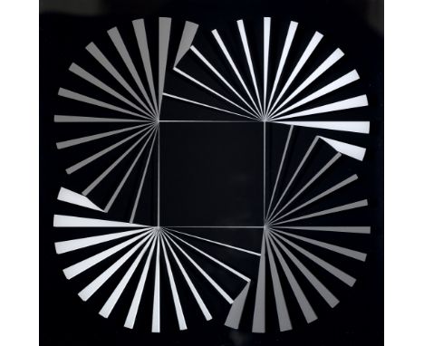 Geometrische Abstraktion - - Marcello Morandini.  (1940 Mantua). Komposition 621 B. 2017. 3D-Konstruktion aus Baumwollpapier 