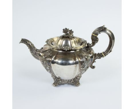 Silver teapot, Charles Reily &amp; George Storer, 1844Zilveren theepot, Charles Reily &amp; George Storer, 184418.5 x 18 x 16