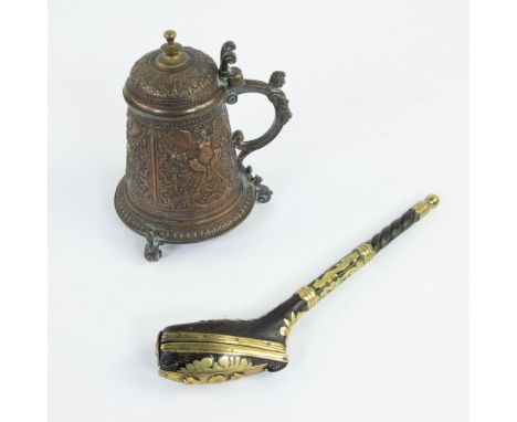 Pipe bowl, Dutch, 18th century and galvanised German drinking cup 19th century copy after silver 17th century modelPijpetui, 