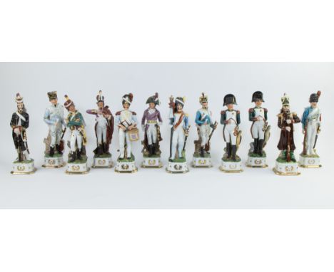 Twelve figures from Napoleon's army in polychrome decorated Saxon porcelain, 20th centuryTwaalf figuren uit het leger van Nap