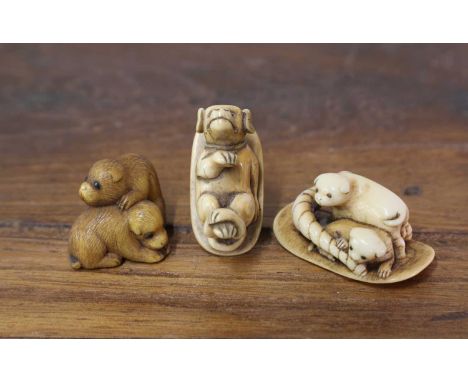 An ivory netsuke,Edo period (1603-1867), Japanese, carved with two puppies on a geta, signed 'Sominn' to the base, 4.5cm long