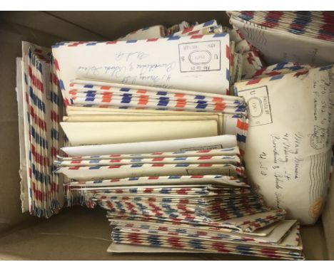 POSTAL HISTORY : USA airmail letters WW2 from Servicemen , most with letters enclosed (approx 350 covers)