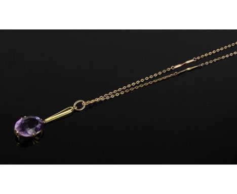 An Edwardian 9ct gold amethyst pendant on chain, amethyst height 15mm, 3.2g.