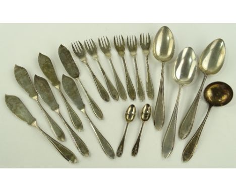 A quantity of continental silver flatware, 31 oz total.
