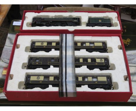 HORNBY OO GAUGE ENGINE AND THREE ENGINES, FROM A SET 