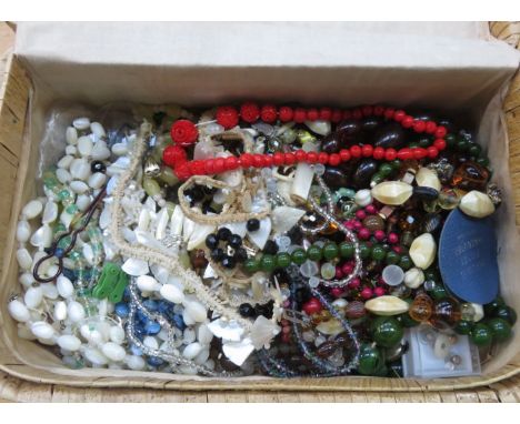 QUANTITY OF VARIOUS COSTUME BEADS AND MOTHER OF PEARL, ETC. 