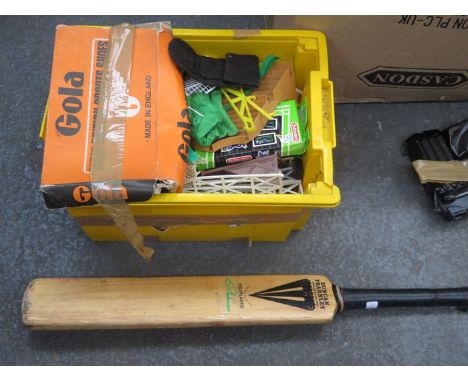 MIXED LOT OF VARIOUS VINTAGE SUBBUTEO TEAMS, ACCESSORIES, ETC PLUS CRICKET BAT 