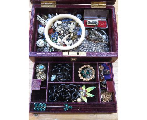 JEWELLERY CASKET CONTAINING VARIOUS COSTUME JEWELLERY INCLUDING IVORY BANGLE 