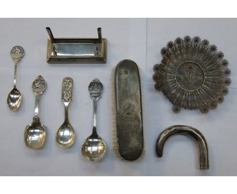 MIXED LOT OF SILVER INCLUDING DESK STAND, BRUSH, DANISH SPOONS, WALKING STICK HANDLE AND INDIAN STYLE DISH, ETC. 