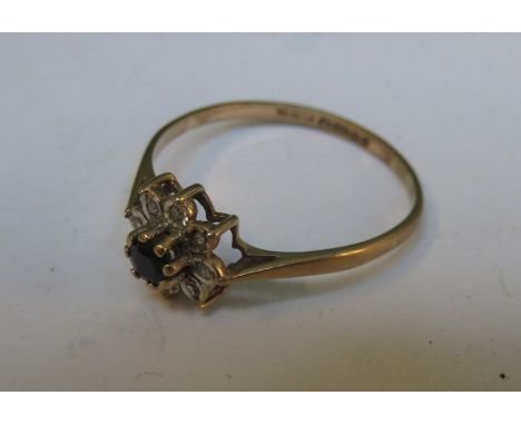9ct GOLD DRESS RING SET WITH CENTRAL SAPPHIRE AND CLEAR STONES 