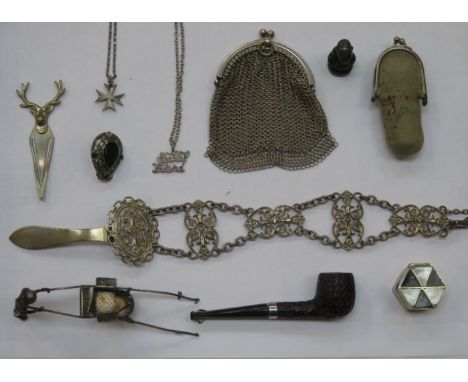 SILVER AND SILVER COLOURED JEWELLERY INCLUDING MESH PURSE, RING AND PILL BOX, ETC. 