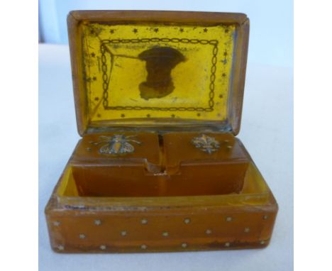An 18thC horn trinket box, inlaid in yellow metal with ring-link and simple star and other ornament, the hinged lid featuring