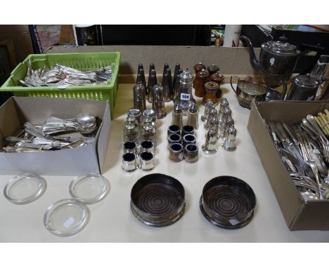 A mixed collection of silver plate, to include kings pattern flatware, salt and pepper shakers, two wine coasters and a silve