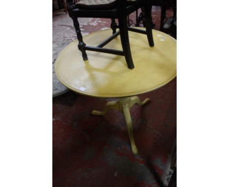 A Georgian yellow painted tripod tilt-top table 74cm high, 81cm diameter