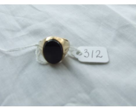 9ct hallmarked oval topped onyx signet ring – size R – 5gms  