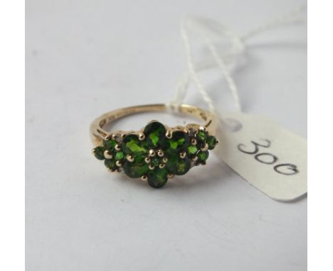 9ct green stone dress ring approx. size M     