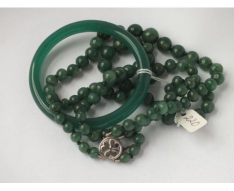 Green glass necklace &amp; bangle      