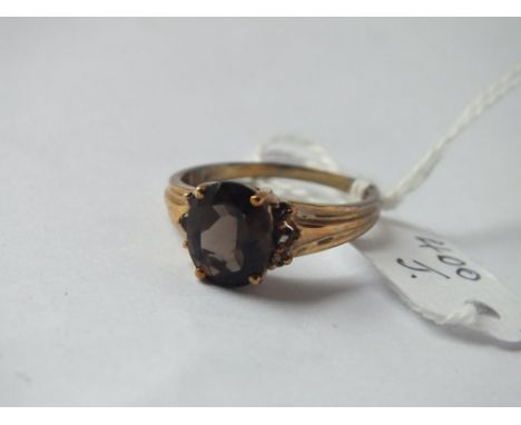 9ct smoky quartz ring – size R  - 3.1gms     
