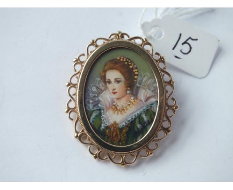 Hand painted oval portrait pendant/brooch in 9ct mount - 9.9g inc  