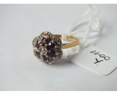 18ct ruby and diamond cluster ring – size M     
