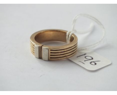 Heavy 9ct Cartier style band ring approx. size N - 8g    