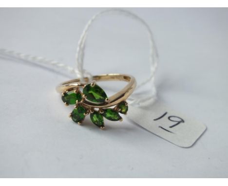 9ct green stone dress ring approx. size M         