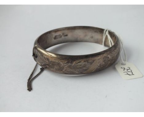 Hinged silver bangle         