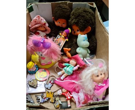 A box of vintage toys to include 2 monchhici monkeys, a Poochie, Strawberry shortcake, a cabbage patch kid, a glo friends dra