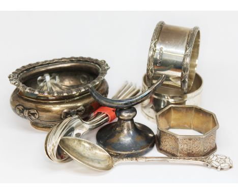 Assorted hallmarked silver comprising a set of six teaspoons, a salt, three serviette rings, a quill/pen stand and a teaspoon