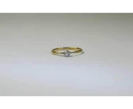 18ct Gold Set Single Stone Diamond Ring. Cushion Cut Diamond, Bright Stone. Est 15 pts. Ring Size - P. Nice Old Ring. 