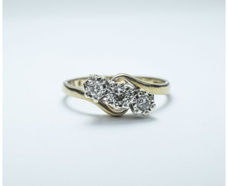 9ct Gold 3 Stone Diamond Ring with Illusion Set. Fully Hallmarked. Presents Well. 