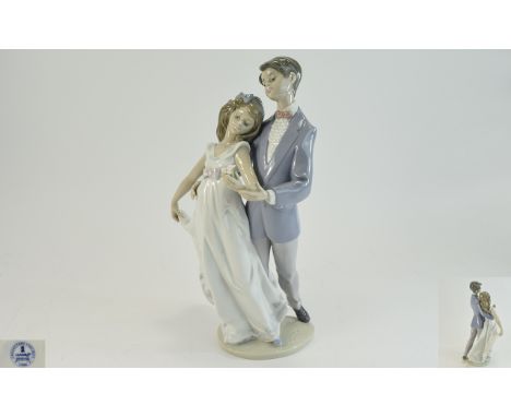 Lladro Ten Years Together Figurine ' Now and Forever ' Sculptor Franciso Polope, Model No 7642. 10 Year Anniversary. Issued 1