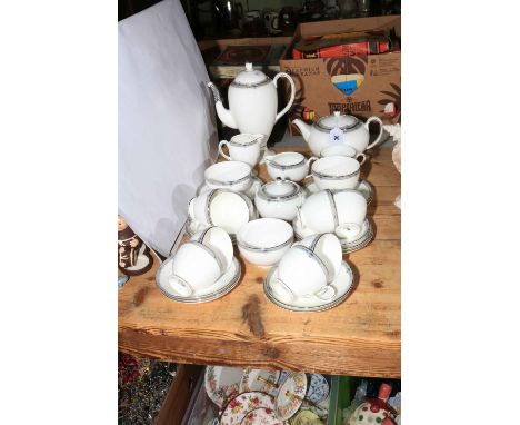 Wedgwood Amherst tea service, 32 pieces.