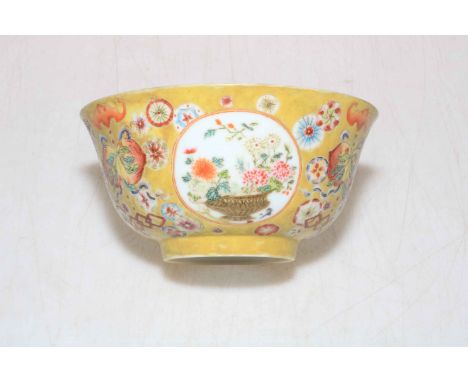 Small Chinese porcelain bowl with floral design on yellow ground, Qianlong mark to base, 13cm diameter.