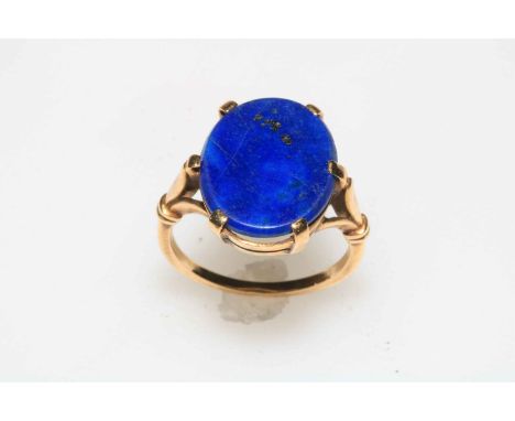 Gold set oval blue stone ring, size M.