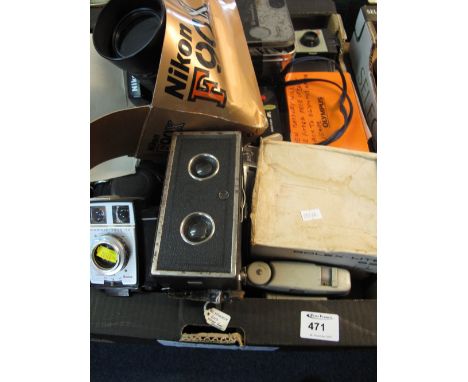 Tray of assorted camera and other items to inclue KodaK Brownie starmite, Brownie twin 20, Nikon F90X in original box etc.