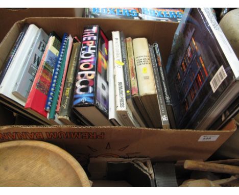 Box of assorted photography books to include "The book of portrait photography", "The master works", "Colour photography", "L